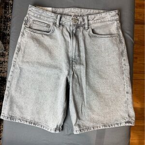 H&M Men’s Relaxed Fit Gray Denim Shorts Size 32